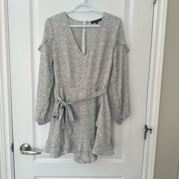 NWOT Women’s Romper with Polka Dots Black White Ruffled Hem Balloon Sleeves Sz M - Picture 6 of 12